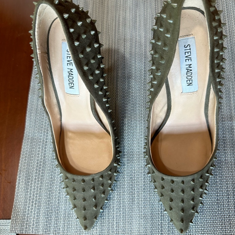 The Daisie pumps by Steve Madden with spiked studs in Army Green.